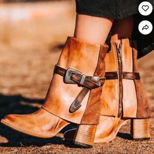 Brand new in box with dust bags. Freebird JYLINA!